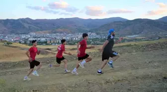 Muş'ta Karate Sporcuları Dağ Koşusu ile Şampiyonalara Hazırlanıyor