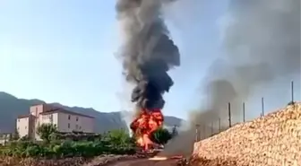 Şırnak'ta yol çalışmasında hasar gören petrol borusu alev aldı