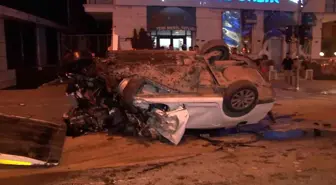 Ümraniye'de Trafik Kazası: Otomobil İETT Otobüsüne Çarptı, 2 Yaralı