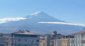 Ağrı Dağı'nın Zirvesine İlk Kar Yağdı