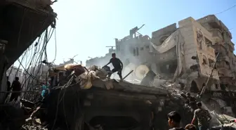 İsrail Hava Saldırısı Gazze'de Konutları Vurdu