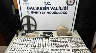 Balıkesir'de Tarihi Eserler ve Ruhsatsız Silahlar Ele Geçirildi