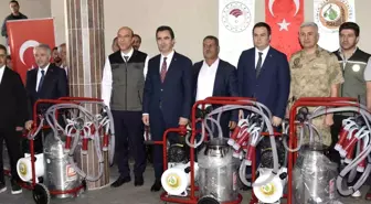 Bitlis'te Kadın Çiftçilere Süt Sağım Makinesi Desteği