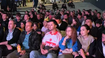 A Milli Takım'ın Yunanistan'ı Yenmesi Bolu'da Coşkuyla Kutlandı