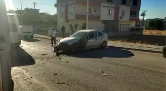 Adıyaman'da Otomobil ile Hafif Ticari Araç Çarpıştı: 4 Yaralı