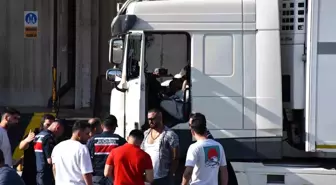 İzmir'de Tır Şoförü Araçta Hayatını Kaybetti