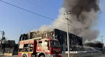 Başiskele'deki Lojistik Deposunda Yangın Kontrol Altına Alındı