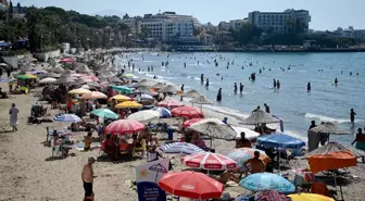 Kuşadası'nda 'Sarı Yaz' Döneminde Turizm Hareketliliği Sürüyor