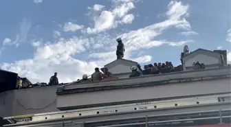 Maltepe'de 3 Katlı Binada Yangın Çıktı