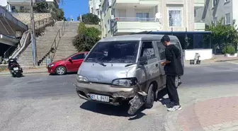 Antalya'da Kamyonet ile Motosiklet Çarpıştı: Bir Yaralı