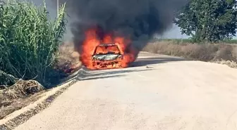 Adana'da Yangın Çıkan Otomobil Kül Oldu