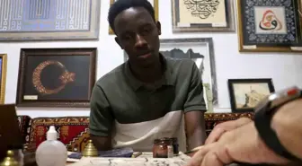 Ugandalı Öğrenci Hüsn-i Hat Sanatını Sivas'ta Öğreniyor
