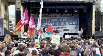 Berlin'de Gazze'de Soykırımı Durdurun Gösterisi