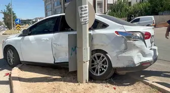 Elazığ'da Trafik Kazası: 2 Yaralı