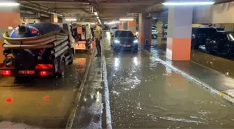 Kadıköy'de İnşaatta Patlayan Boru, AVM Otoparkını Göle Çevirdi