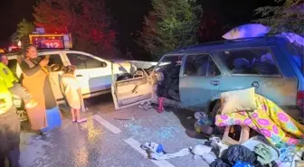 Karabük'te Kafa Kafaya Çarpışma: 6 Yaralı