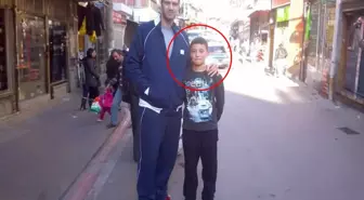 Nereden nereye! Ayakkabısı yırtık bu çocuğu şimdi bütün Türkiye tanıyor
