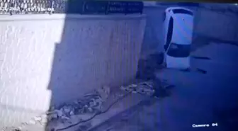 Yozgat'ta Kontrolden Çıkan Otomobil Okul Bahçesine Düştü