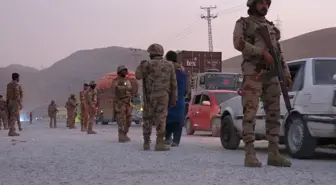 Pakistan'da askeri konvoya pusu: 12 asker ve 13 terörist öldü