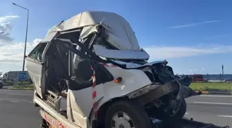 Trabzon'da TIR Minibüse Çarptı: 15 Yaralı