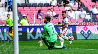 Süper Lig'de Antalyaspor, Samsunspor'u İlk Yarısı 1-0 Önde Tamamladı