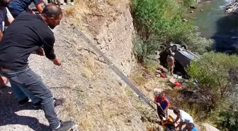 Tunceli'de Uçuruma Yuvarlanan Otomobilde 3 Kişi Yaralandı