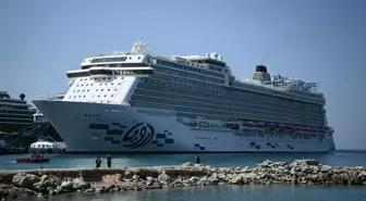 Kuşadası'na 3 Bin 362 Turist Gemisiyle Geldi