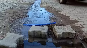 İzmir'de Su Krizi Derinleşiyor: Bergama'da Patlak Sorunları Bitmiyor