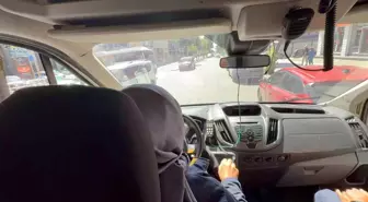 Düzce'de Sürücülerden Anlamlı Davranış: Ambulansa Fermuar Yöntemiyle Yol Verildi