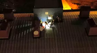 Düzce'de Alkol Nedeniyla Çatıya Çıkan Genç Kız ve Kurtarıcıları Mahsur Kaldı
