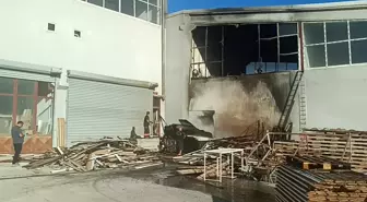 Malatya'da Mobilya İmalathanesinde Yangın Paniği