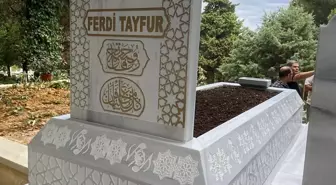 Ferdi Tayfur'un Kabri, MHP Lideri Bahçeli Tarafından Yaptırıldı