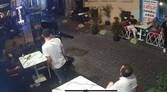 Taksim'de Motosiklete Çorba Döküp Tekme Atan Şahıs Yakalandı