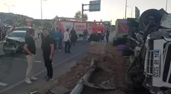 Tarım işçilerini taşıyan minibüs, otomobille çarpıştıktan sonra devrildi! 20 yaralı