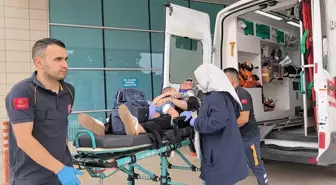 Kafeye Çarpan Otomobilde Aile Yaralandı