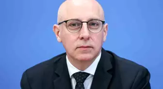 Almanya'da İlk Defa Göçmen Kökenli Bir Kişi İç İstihbarat Teşkilatının Başkanı Oldu