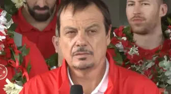 Ayakta durmakta bile zorlandı! Ergin Ataman'ın zor anları