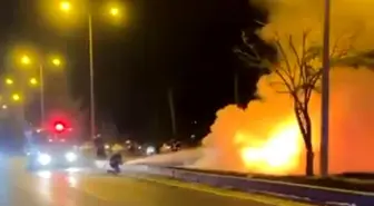 Diyarbakır'da Seyir Halindeki Otomobil Alev Alev Yandı