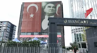 Gürsel Tekin, CHP'nin Eski İl Başkanlığı Binasında Toplantı Yapıyor