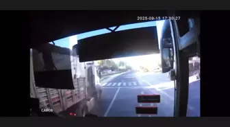 TIR Otobüse Çarptı, Kaza Kamerada