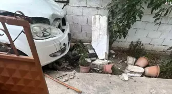 Tekirdağ'da Otomobil Ev Bahçe Duvarına Çarptı