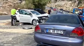 Akseki'de Trafik Kazası: 8 Yaralı