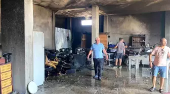 Antalya'da Depo Yangını Kısa Sürede Kontrol Altına Alındı
