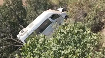 Öğrenci Servisi Uçuruma Yuvarlandı: 5 Yaralı