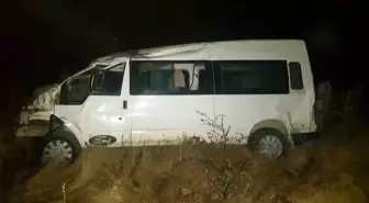 Taraklı'da Midibüs Tarlaya Uçtu: Sürücü Yaralandı