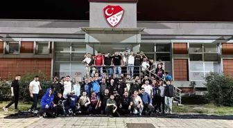 Trabzonspor Taraftarları TFF Binası Önünde Hakem Kararlarına Tepki Gösterdi