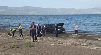Akaryakıt Nedeniyle Göl'e Düşen Otomobilde Sürücü Hafif Yaralandı