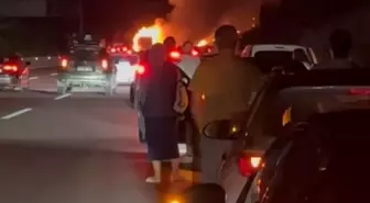 Yalova'da Seyir Halindeki TIR Yanarak Kullanılamaz Hale Geldi