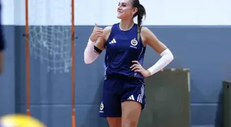 Fenerbahçe Medicana Kadın Voleybol Takımı'nda Yeni Transferler İlk Antrenmana Çıktı
