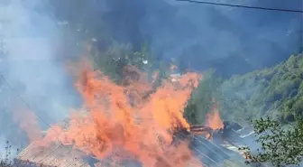 Artvin'de Tek Katlı Evde Yangın Çıktı